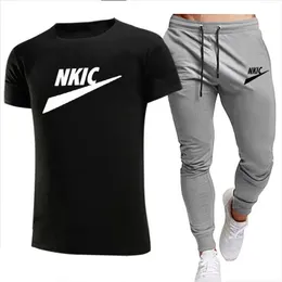 Nytt sommarklädermärke Herrens träning T-shirt Trousers Sports 2-stycken Set Jogging Kort ärm Sweatpants Sportwear Suitr Brand Logo Print