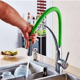 Rubinetti della cucina Rubinetto per lavabo Rubinetto per lavello Rotazione a 360° Spruzzatore estraibile Miscelatore freddo Maniglia singola Finitura in ottone Montaggio su ponte