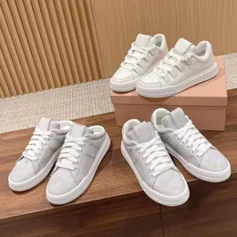 Lyxvarumärke Casual Shoes Luxury Designer Shoes Italian White Casual Shoes Women Canvas Sneakers Luxury Raked Canvas Shoes With a Box Bekväm Zise 35-44