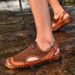 Sandalet 2023 Yaz El Yapımı Deri Ayakkabıları Erkekler Mesh Nefes Alabilir Erkekler Mokasen Spor Ayakkabı Plajı Wading Zapatos de Hombre