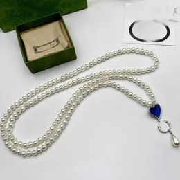 Fabrik grossist 2023 Nya lyxiga högkvalitativa modesmycken för avancerad pärla hjärta dubbel halsband mässing mångsidig tröja kedja kvinnor