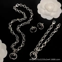 Designer lyxiga smycken halsband stekt deg vänder tråd armband edition örhängen ljus och