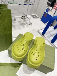 Sandales pour femmes Pantoufles de plage Bas d'équipement Tongs Dames Oreiller de piscine Confort Designer Slide avec boîte