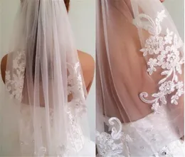 Свадебная завеса короткие однослойные талию с алмазными алмазными приспособленными белыми или слоновыми вуалью свадебные завесы с расческом