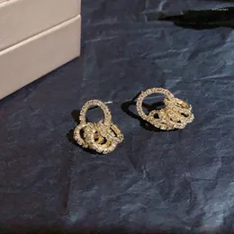 Orecchini a cerchio Dazzling Cubic Zirconia Stud rotondo pavimentato con 4 anelli Ciondolo Accessori per gioielli da donna squisiti Commercio all'ingrosso 2023