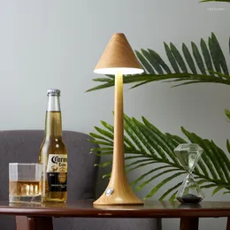 Lámparas de mesa Lámpara Led a prueba de agua Personalidad creativa El Bar junto a la cama Protección ocular Carga decorativa