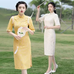Etnik Giyim Seksi Yarım Kollu Nakış Çinli Kadınlar Diz Uzunlukta Cheongsam Zarif Dantel Trim Mandarin Yakası Şifon Qipao Elbise