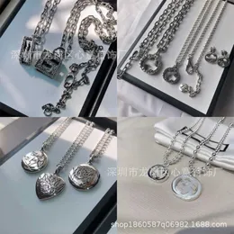 Fabrika Toptan 2023 Gümüş kolye için yeni lüks yüksek kaliteli moda mücevherleri Aşk Korkusuz 26 Kuşkusuz Çift Yakalı Zincir Hediyesi Erkekler ve Kadınlar İçin