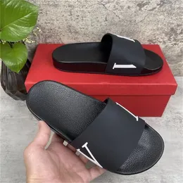 Platta tofflor för kvinnor Designer sandaler skor toffel Lyx dam sandal Äkta läder Sommarmode kvinnor Beach Slide gummi Flip Flops