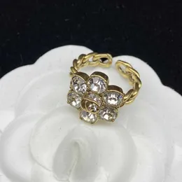 60% de desconto em 2023 novas jóias de moda de alta qualidade de luxo para uma folha torcida de pedra dupla incrustada anel de design popular de latão aberto