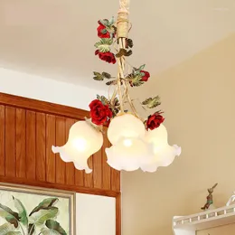 Lampy wiszące amerykańskie światła wiejskie żelaza kwiat trawa salon lampa do jadalni sypialnia led w art deco czerwone wiszące