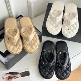 Slides de alta qualidade para mulheres flip-flops senhoras sandálias de verão sapatos planos flores de metal letras amor couro designer de luxo chinelo sapatos de praia sapatos de férias 35-41