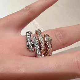 Женское дизайнерское кольцо BUIGARI серии Serpentine с бриллиантами и позолотой 18K, официальные репродукции, ювелирные изделия в классическом стиле, подарок на годовщину 027