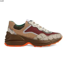 2023 Męskie kobiety na świeżym powietrzu buty sportowe Rhyton Vintage Treakers Sneakers Retro do starego designerskiego luksusowego chodzącego skórzane buty mkJip MXK8000001
