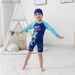 Jednoczęściowe 2-8 Y One Piece Boy Swimsuit z kapeluszem 2022 NOWOŚĆ DINDISUR DRUKOWANIE KRESKRY ​​SURFING SURFING DZIECKO BIKINI BIKINI DZIECI W0310