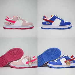 Kids Dunks Low Doraemon hardloopschoenen 2023 Triple Pink Red Black Green Witte Lagere school Kinderschoenen te koop Boy Girl Sport Shoe met 9phd