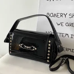 Läderdesignväska axelväskor svarta designers crossbody väska underarm lyx handväska kvinnor små fyrkantiga messenger väskor plånbok 230204