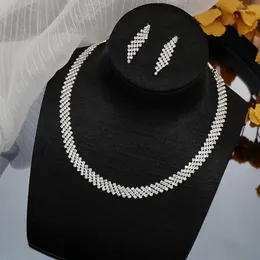 Cadenas Ropuhov exquisito collar de diamantes conjunto de aretes Simple versátil temperamento clavícula cadena vestido accesorios boda para mujer