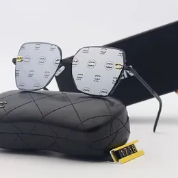 Designer solglasögon för kvinnor och män modemodell Special UV 400 Protection Letter Metal Leg Double Beam Frame Outdoor Brands Solglasögon 1738