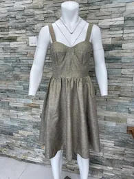 Casual Dresses skräddarsydd Silver Slim Strappy Kne Length Dress Kvinnor