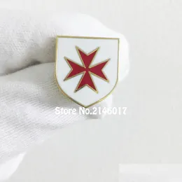 Stift broscher 50 st anpassade stiftsmärke 18mm frimurer brosch Crusader Warrior Order Knight White Shield med Red Maltese Cross Masonic DHDS0