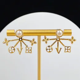 Orijinal kutusu ile Kadınlar parti düğün takısı için yeni moda tasarımcısı küpe Klasik marka altın harf çıtçıt küpe
