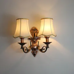 Wandlampen Mode Vintage Eisen Lampe Europäischen Stil Rot Bronze Kerzenständer Design Einzelkopf Stoffbezug Schlafzimmer Dekoration LED LightWall