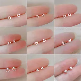 Fascino piccolo minimalista argento placcato coreano mini piccolo cuore stelle orecchini per le donne studente teenager semplice piercing all'orecchio gioielli G230307