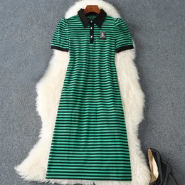 2023 Vestido de malha com painéis listrados verdes de verão verde de manga curta Rhinestone Midi Casual Vestres M3M03B746