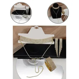 Halskette Ohrringe Set Stylish Women Jewelry passen alle verstellbaren Armbänder mit Strassgeometrie.