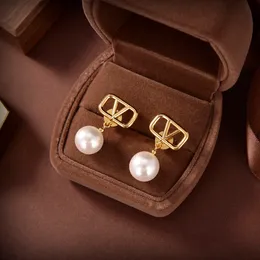 Projektant luksusowych perłowych dynda kolczyki litery Stud V marka kobiety kolczyk wesele biżuteria