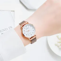 Bilek saatleri minimalist paslanmaz çelik kadın saatler moda mıknatıs tokası bayanlar gül altın dijital ölçekli kadın kuvars saat