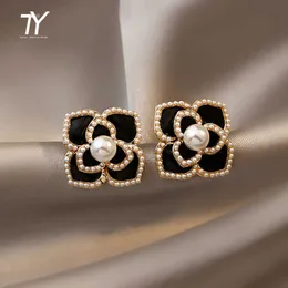 CAMBINO CLASSICO CAMELLIA BLACK Flower Orecchini di perle per perle per donna Eleganti Accessori sexy per la festa di matrimonio della moda coreana G230307