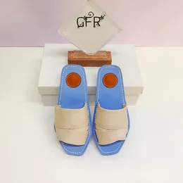 Tasarımcı En Yeni Markalı Kadınlar Ahşap Katırlar Düz Terlik Ayakkabıları Deri Tut Slayt Slayt Sandal Açık Ayakkabı