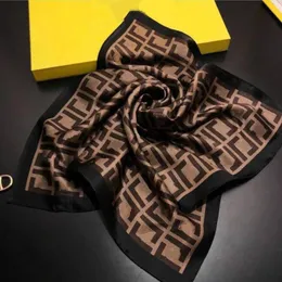 2021 Top Designer Woman Silk Scarf Fashion Letter pannband märke liten halsduk Variabel huvudduk Tillbehör Aktivitet GIFT273Z