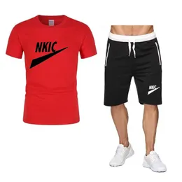 Nya mäns sommarmodespår Kort ärm Shorts Beach Sports Kit Streetwear Brand Logo Print T-Shirt Set