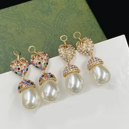 Brincos pendentes de lustre de designer de luxo feminino, diamante, pêssego, coração, resina branca, brincos de pingente para festa, presente de aniversário, joias de alta qualidade com caixa