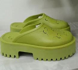 Luksusowe kapcie marki damskie platformy perforowane sandały letnie buty Top projektant damskie kapcie cukierkowe kolory jasne szpilki wysokość 5.5CM rozmiar EUR35-42