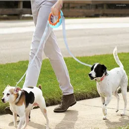 Köpek yaka çift başlı evcil hayvan tasma otomatik geri çekilebilir köpek çekiş ipi sevimli çörek çift kurşun yürüyüş iki köpek zinciri