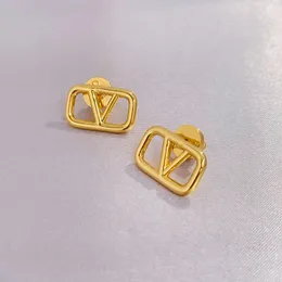 Women Fashion Designer Stud Earrings Top Quality Gold Color Simple Style Brass Engagement Earring 2024 Surprise gift 002