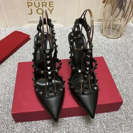 Classics V Perçin Sandalet Yüksek Topuk Düğün Ayakkabıları 6cm 8cm 10cm İnce Topuklu Sivri Kırmızı Siyah Parlak Rugan Altın Liçi Desen Toz Torbalı Kadın Sandalet 34-44