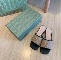 Sandálias Slipper Foam Runners Bags Designer Mulheres Couro de Patente de borracha É uma espécie de sapatos que podem ser combinados com roupas no Will 34-41 069