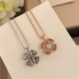 Buigari Flower Designer Necklace for Woman Diamond Gold Plated 18k Högsta Counter Quality Fashion Luxury Gift for Girl Friend 010