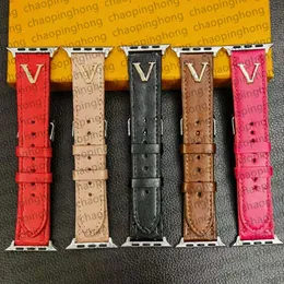 Cinturini per cinturini per orologi di lusso per Apple Watch Series 8 7 5 4 3 SE Band iWatch Bands 49mm 42mm 44mm 38mm Fashion PU Leather Goffratura Metal Letter Bracciale Bracciale Smart Straps