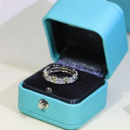 Luxury Designer ring Classic cluster rings for Women Designers Simulated Diamond White Gold sliver Cross Stud flower very good
