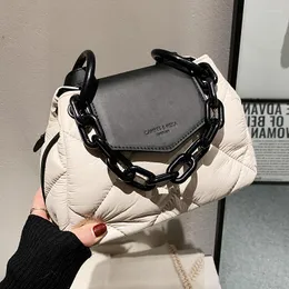 Kvällspåsar kawaii tygväska 2023 Hit vinter pu läder vadderad quiltad kvinnors designer handväska kedja axel crossbody