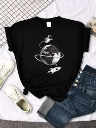 T-shirty damskie astronauta podróżuje w kosmosie koszula modny, podstawowy top obszerna koszulka w stylu Harajuku letnia wiosenna uliczna koszulka damska