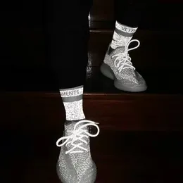 2023 Vetements Reflective Sock Street Fashion Sports Comfortable Beautiful Socking Breathable Mid Tube autumn Winter Socks M1