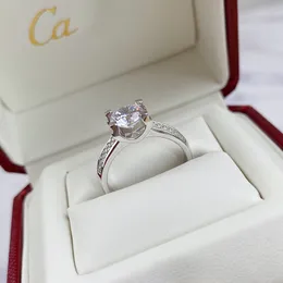 Luxusdesigner Ring Kuhhorn Ringe weiß Steinmaterial Square Diamond Ring 6-10 Größe Mode vielseitiger Ring Temperament Ring High-End Luxus Fashion Einfacher DD