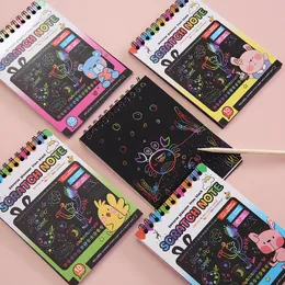 Lärande leksaker Rainbow Magic Scratch Papers Chilren Ritning Pad Set Arts Scraping Målning Toy Diy Graffiti Book Kids Montessori